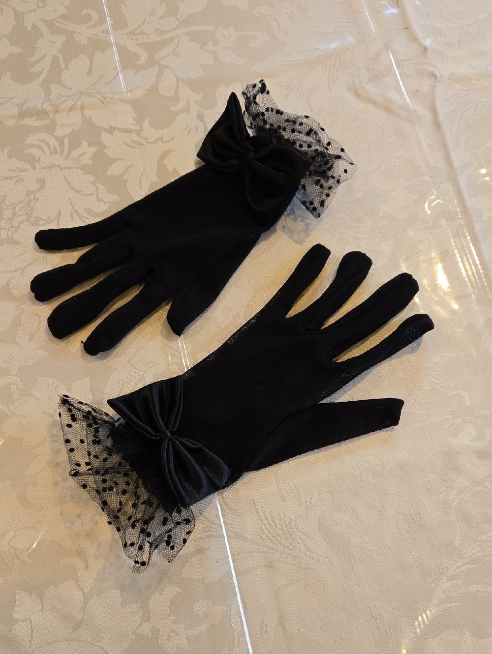 Elegant Black Lace-Cuff Gloves with Bow Fancy Classic